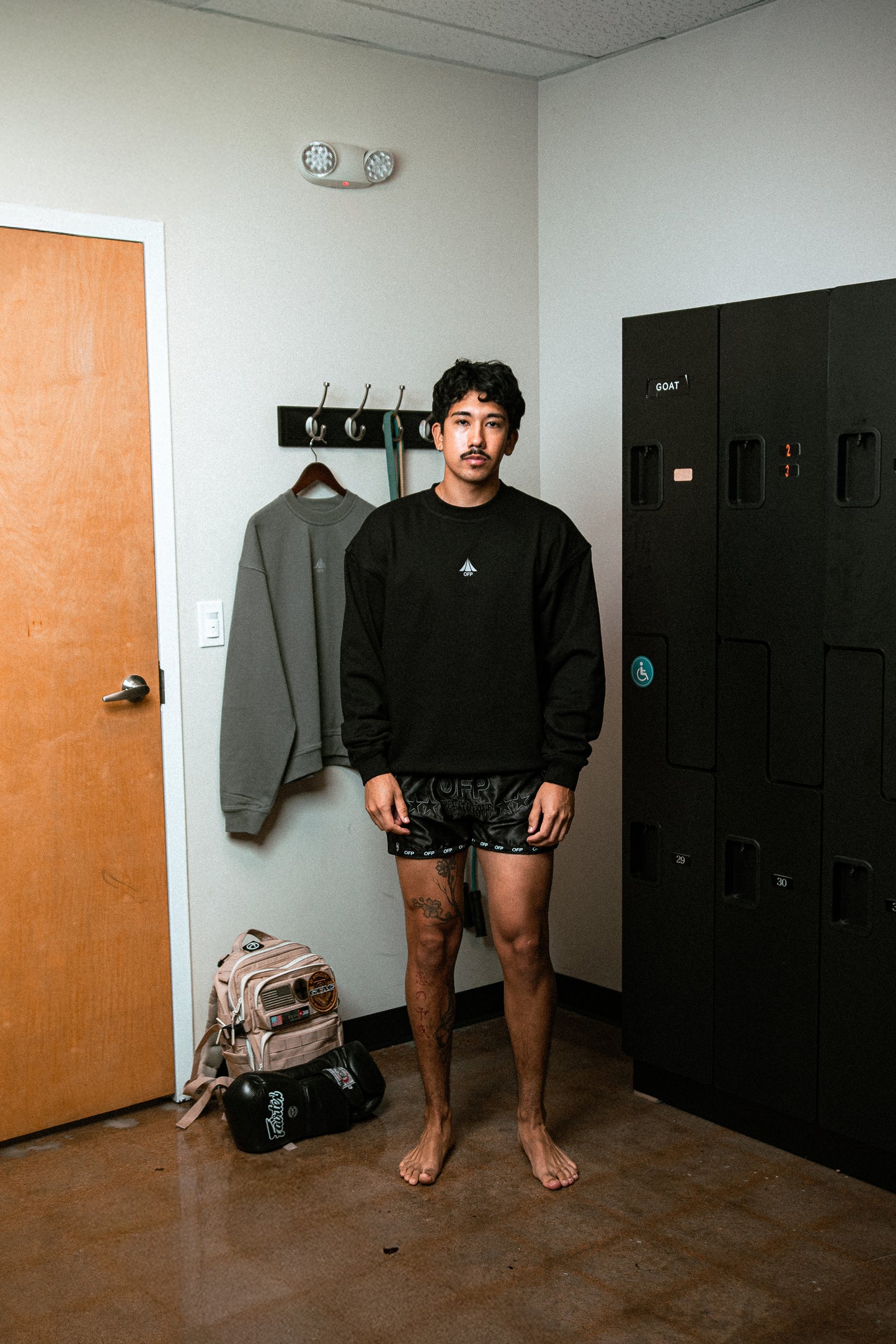 OMNIFIT PERFORMANACE SWEATSHIRT BLACK